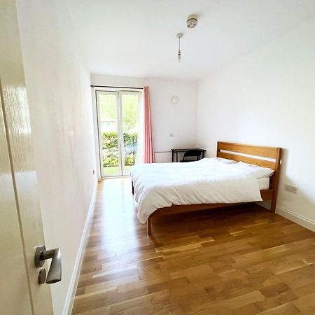 Bedroom 2, Queens Road Лондон Экстерьер фото