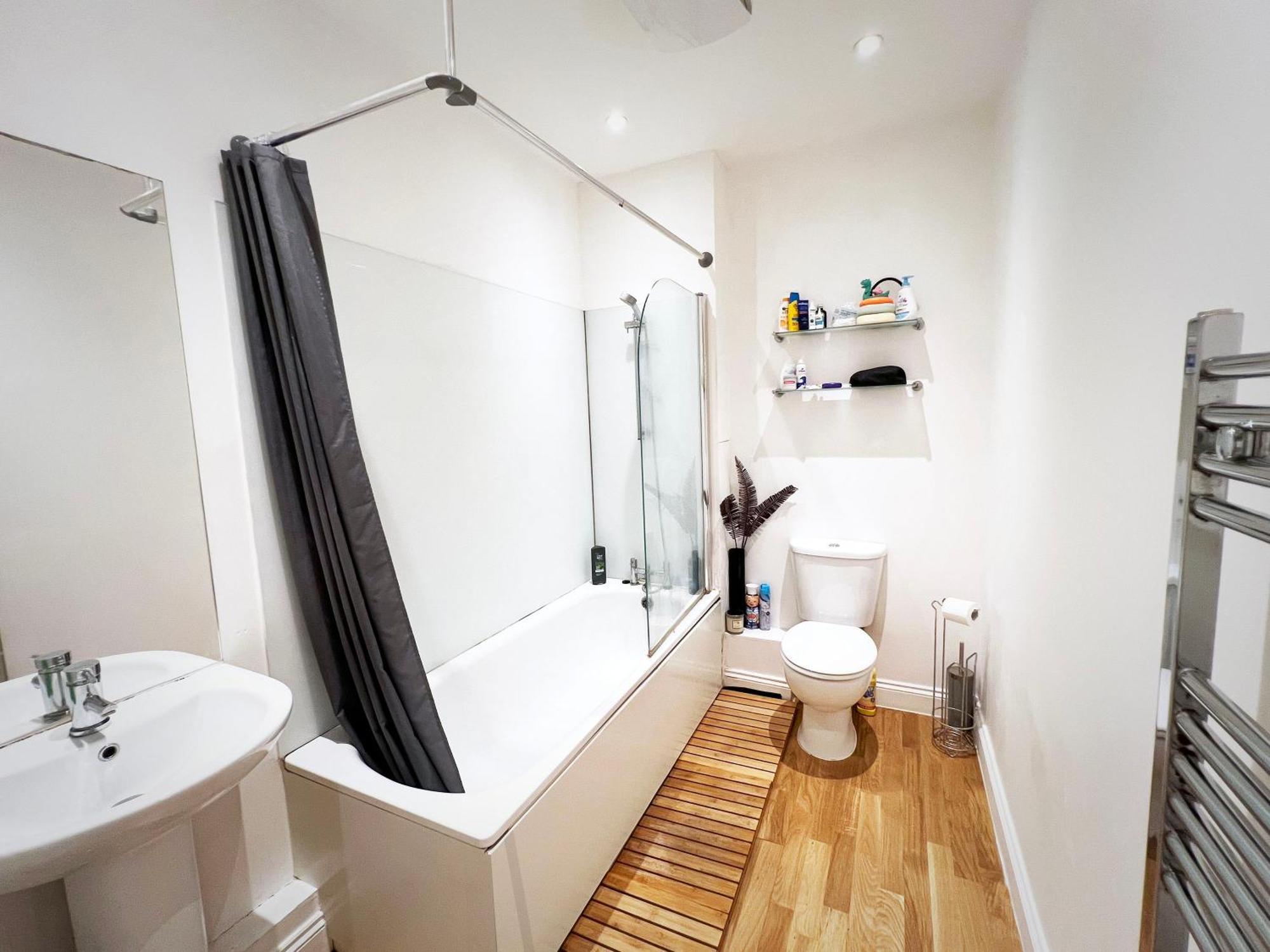 Bedroom 2, Queens Road Лондон Экстерьер фото